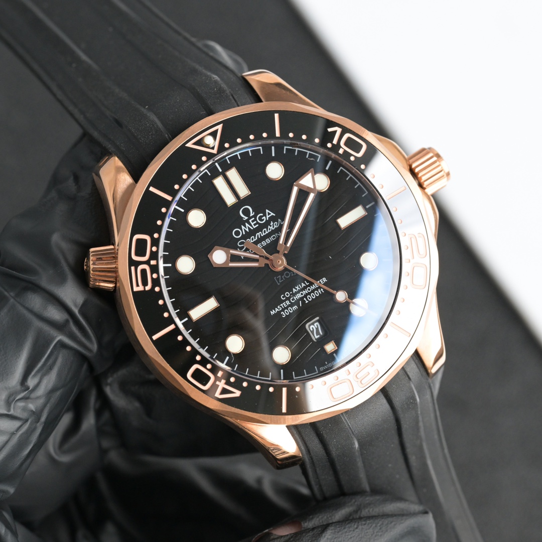 Omega Seamaster 42mm Black / White - watch0423 - Image 2