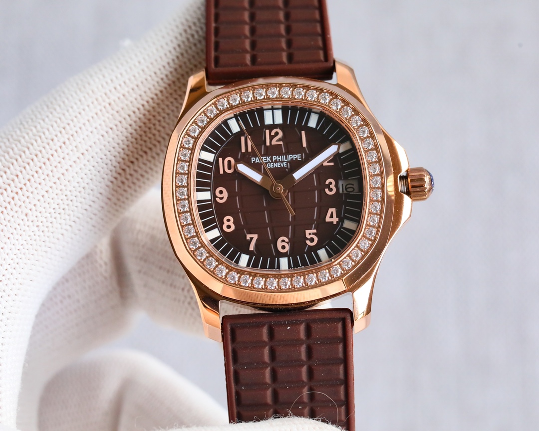Patek Philippe Aquanaut 35.6mm Silver - watch0451 - Image 2