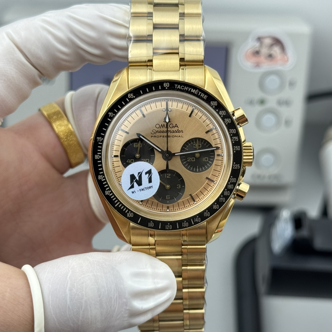 Omega Speedmaster 42mm White / Gold - watch0459 - Image 2