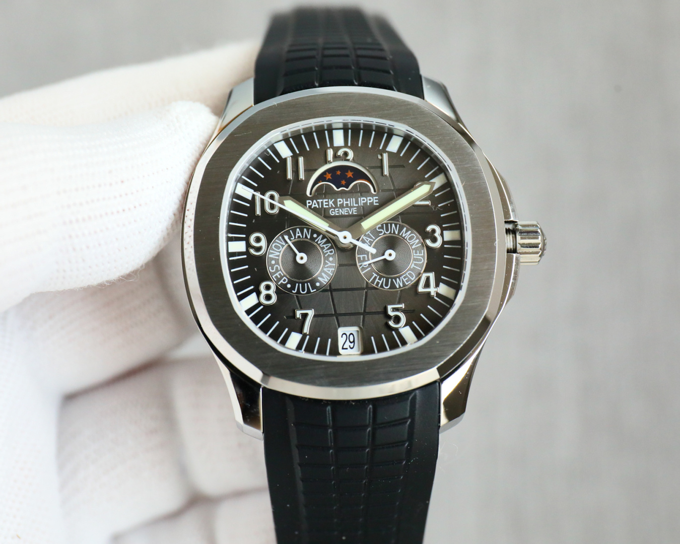 Patek Philippe Aquanaut 39.9mm White / Blue - watch0511 - Image 2
