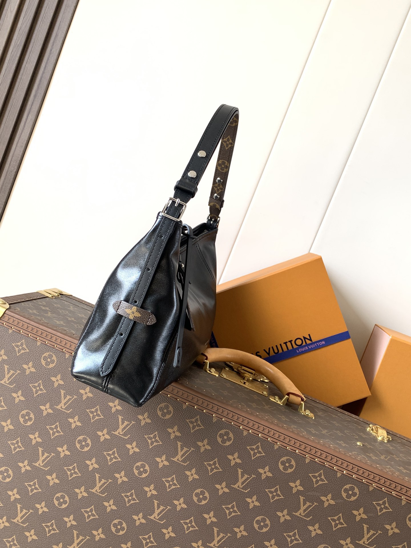 lv0120 Louis Vuitton M28160 CarryAl Top Handle Bag Large with Dynamic Code - Image 2