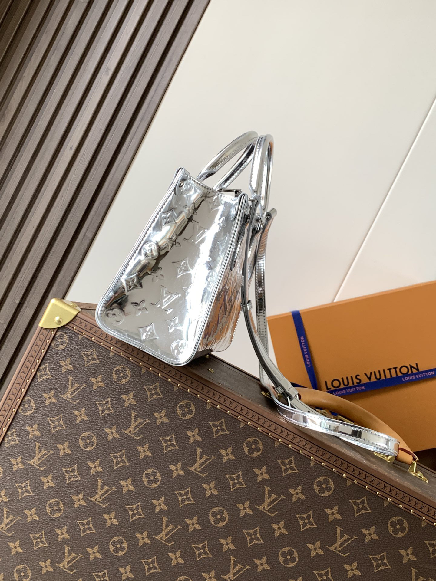 lv0128 Louis Vuitton M26373 OnT Wallet Small with Dynamic Code - Image 2