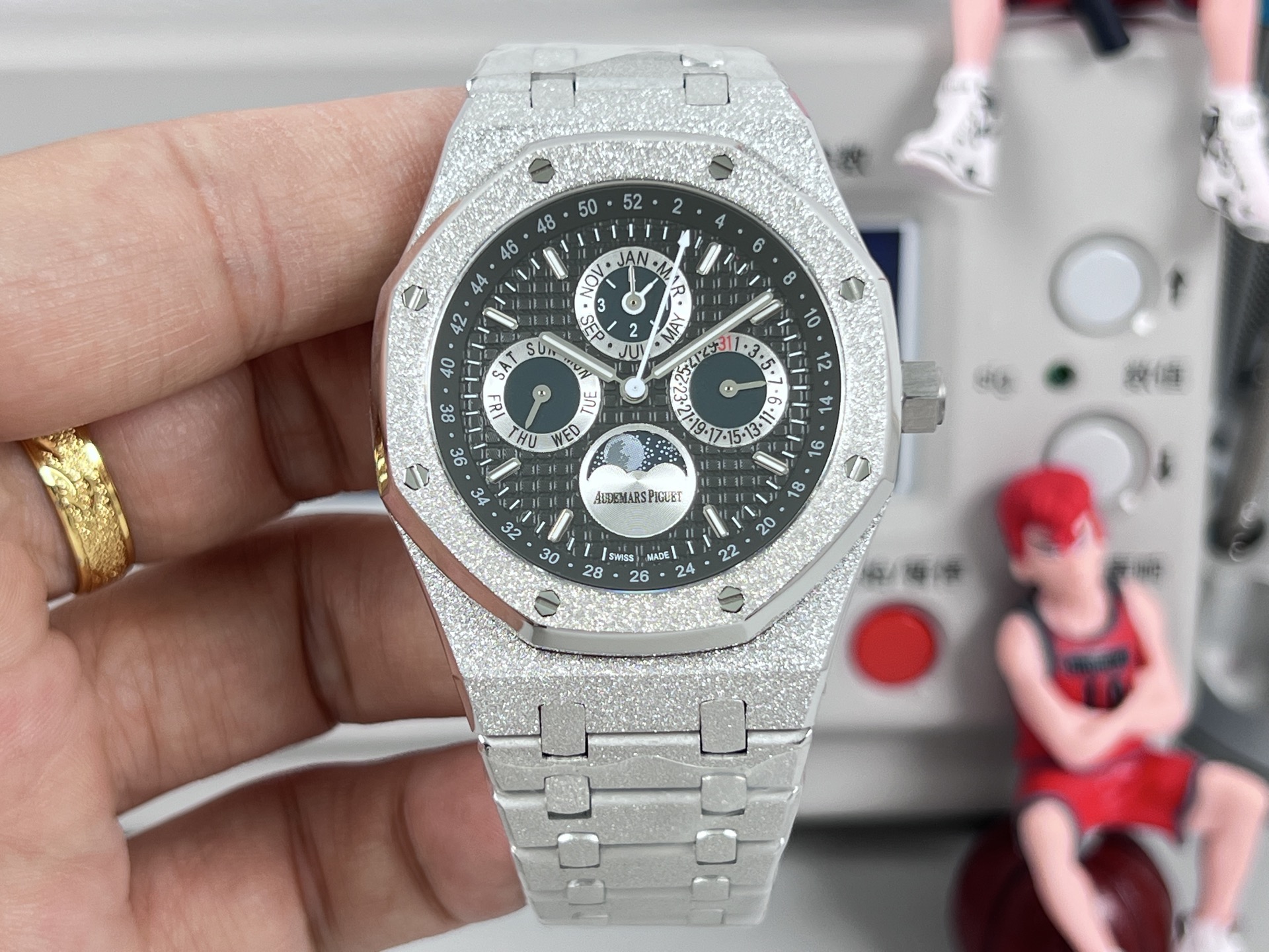 Audemars Piguet Royal Oak 41mm Rose Gold / Silver - watch0690 - Image 2