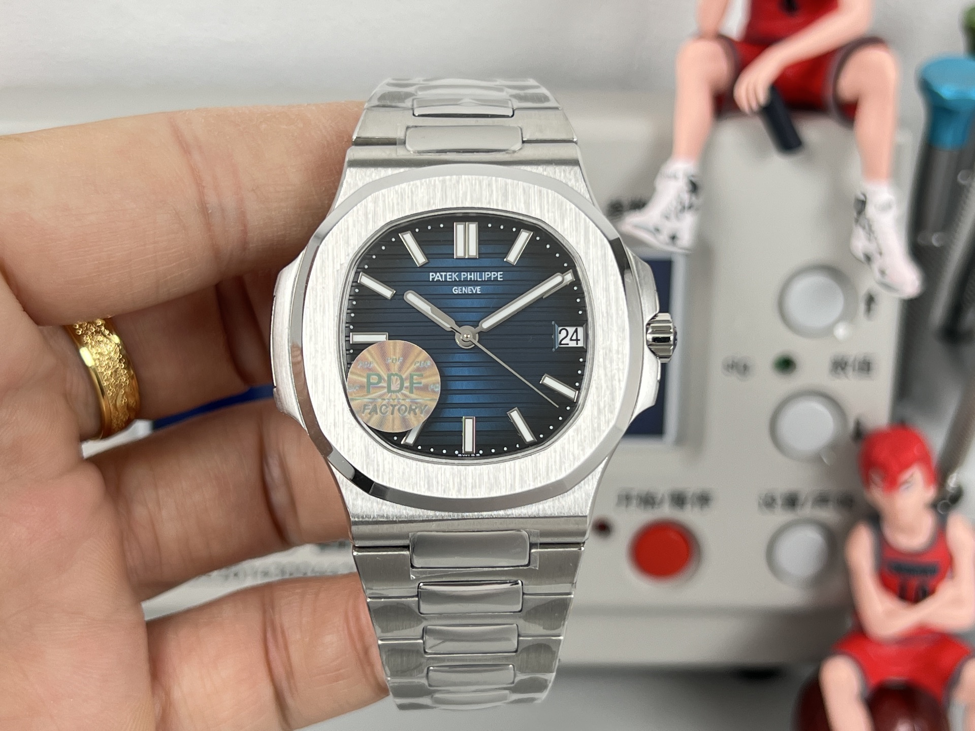 Patek Philippe Nautilus 40mm Blue / Silver - watch0779 - Image 2