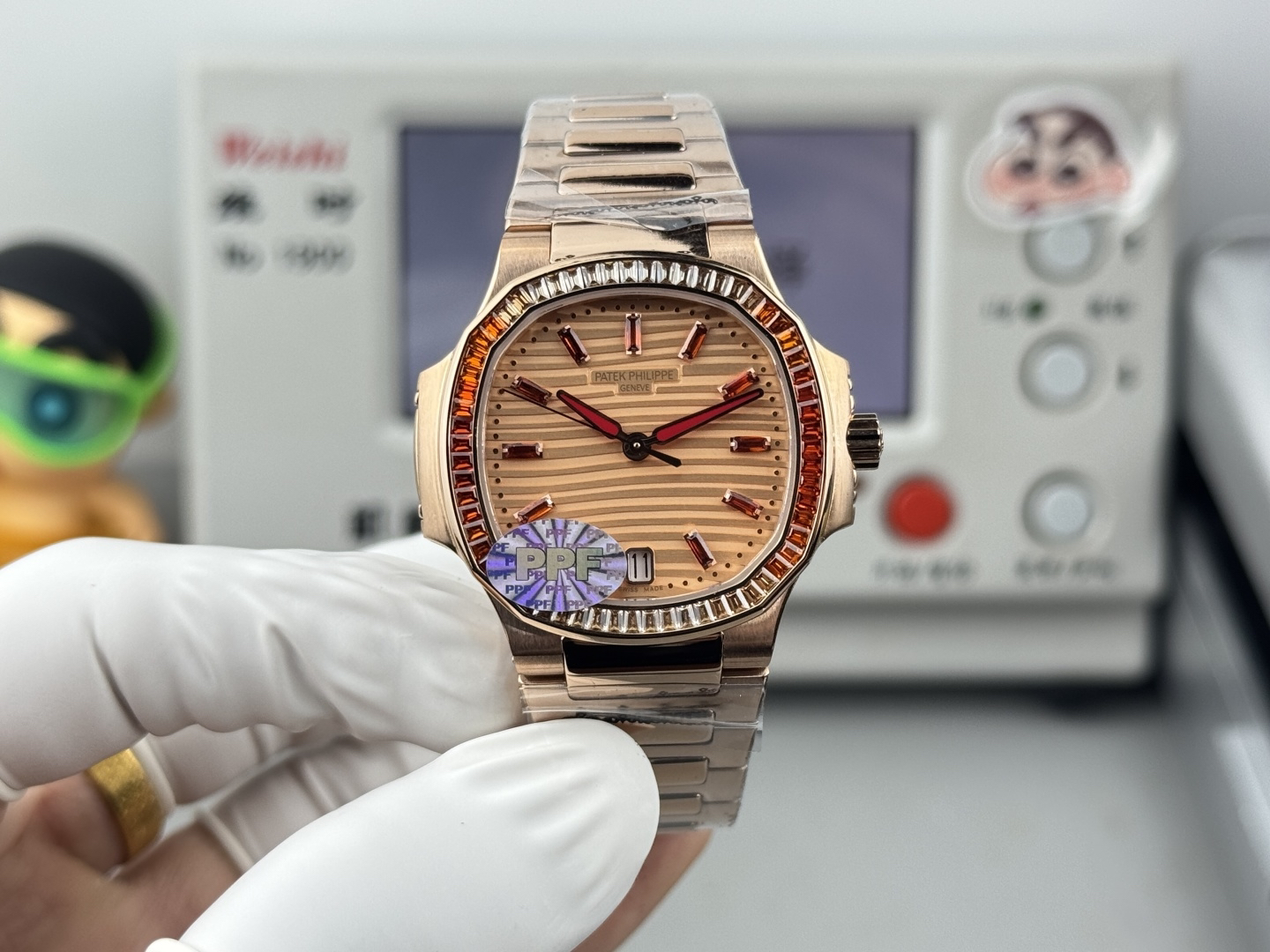 Patek Philippe Nautilus 35.2mm Rose Gold - watch0789 - Image 2
