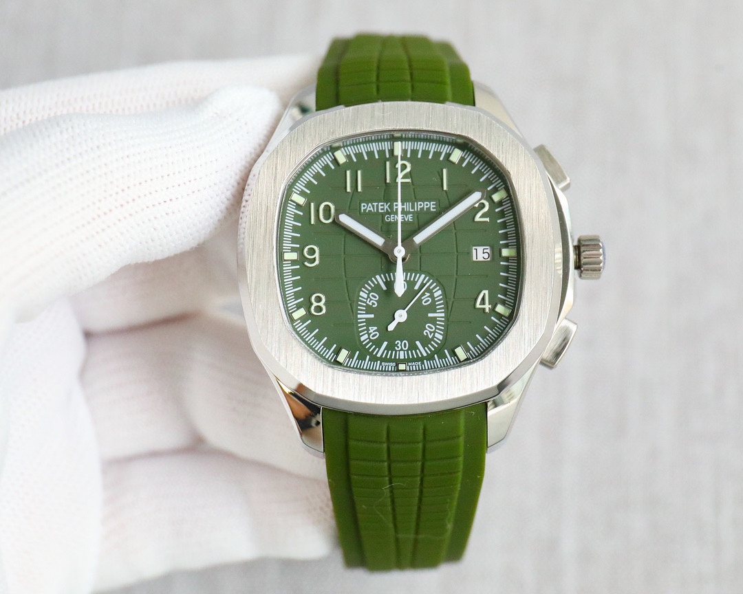 Patek Philippe Aquanaut 42.2mm White / Gold - watch0976 - Image 2