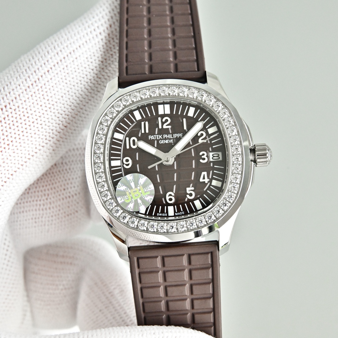 Patek Philippe Aquanaut 35.6mm White / Rose Gold - watch1183 - Image 2