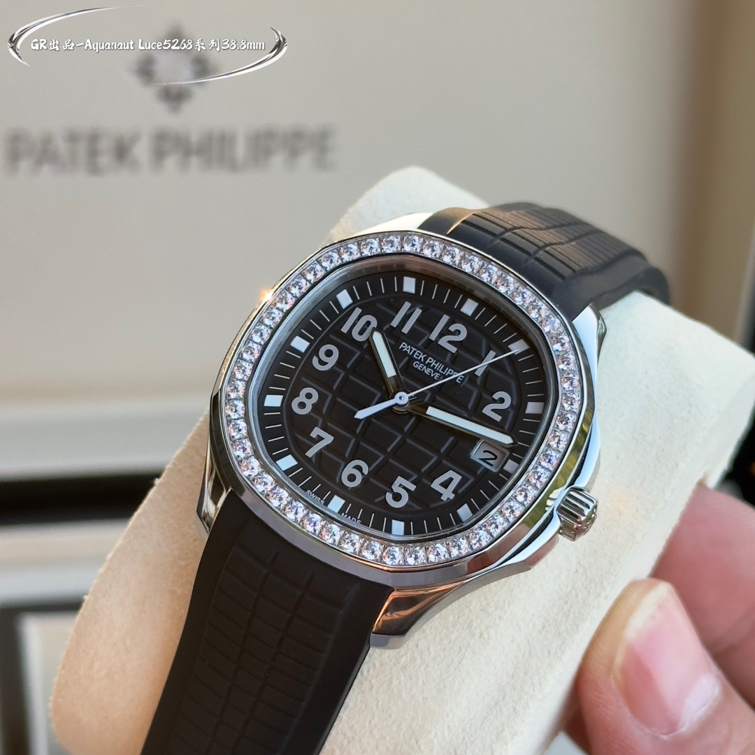 Patek Philippe Aquanaut 38.8mm White / Gold - watch1215 - Image 2