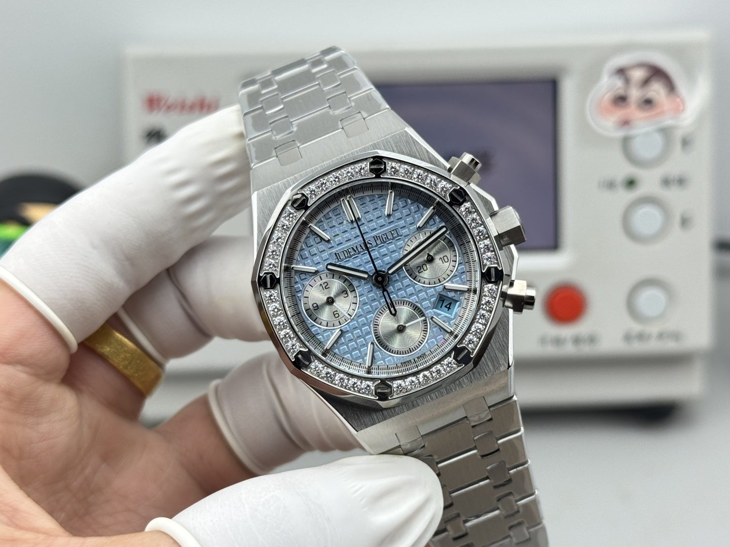 Audemars Piguet Royal Oak 38mm White / Gold - watch1221 - Image 2