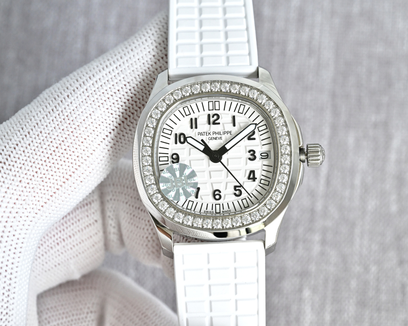 Patek Philippe Aquanaut 35.6mm White / Gold - watch1295 - Image 2