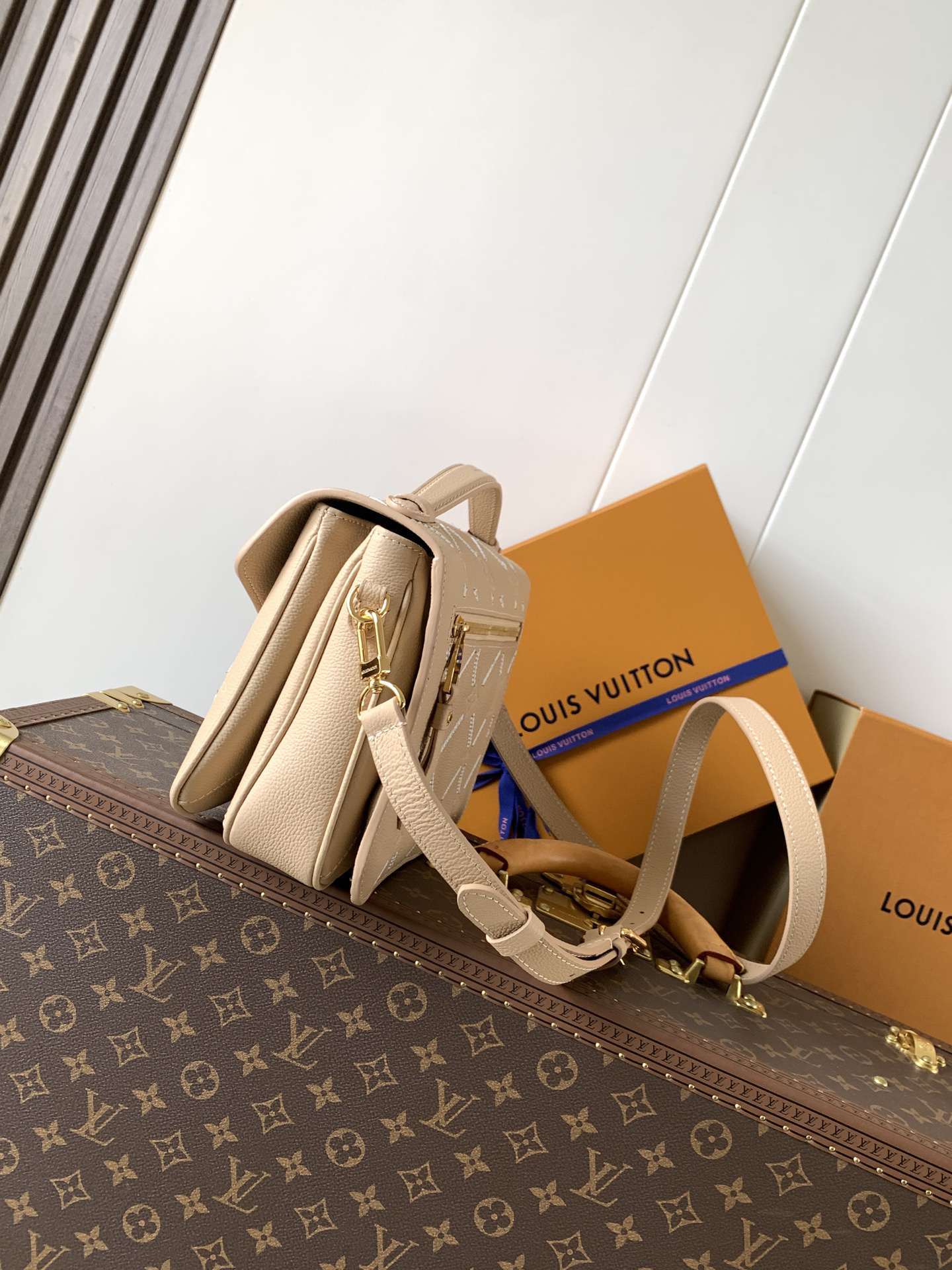 lv0190 Louis Vuitton M46613 M29497 M27357 M273 Top Handle Bag Medium with Dynamic Code - Image 2