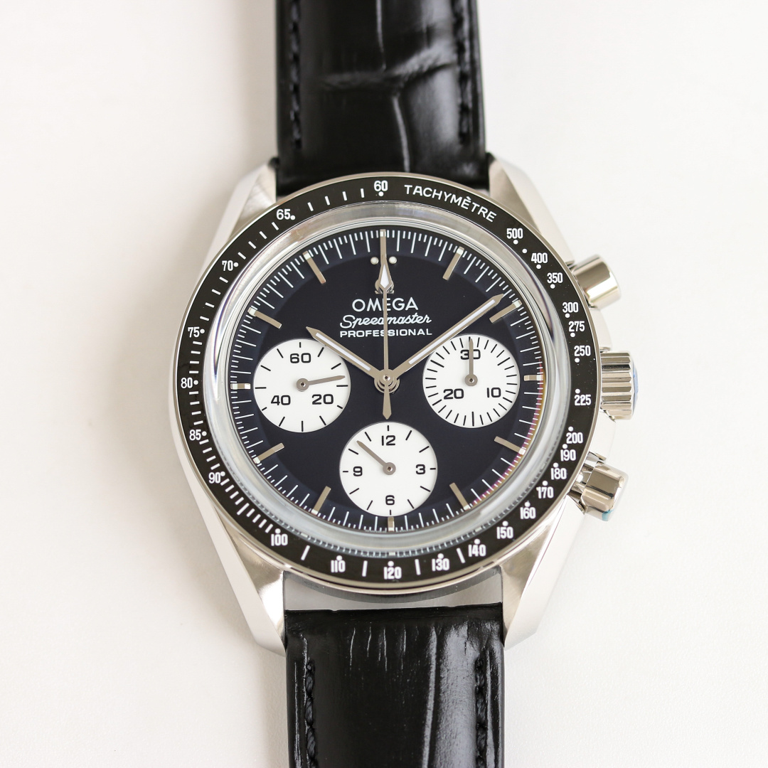 Omega Speedmaster 42mm Black / White - watch1396 - Image 2