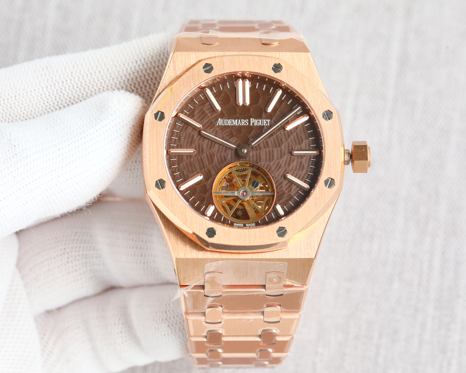 Audemars Piguet Royal Oak 41mm White / Gold - watch1424 - Image 2