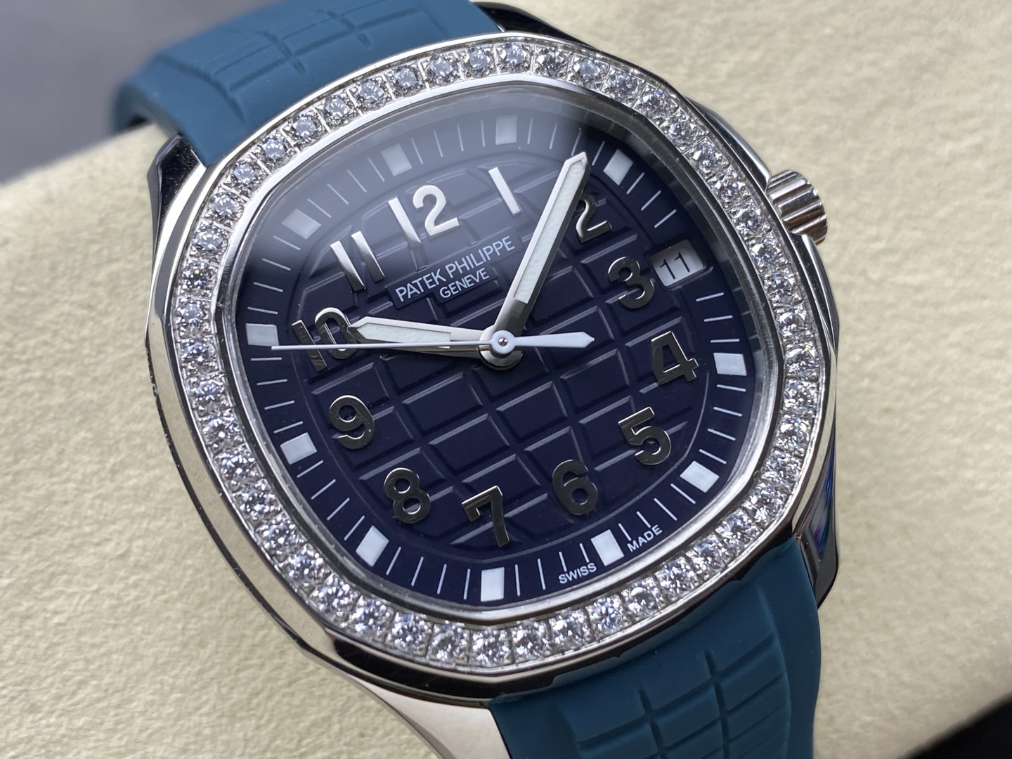 Patek Philippe Aquanaut 38mm Silver - watch1666 - Image 2