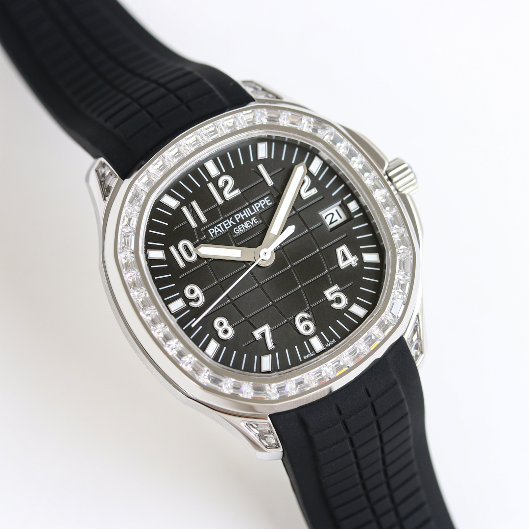 Patek Philippe Aquanaut 38.8mm White / Gold - watch1725 - Image 2