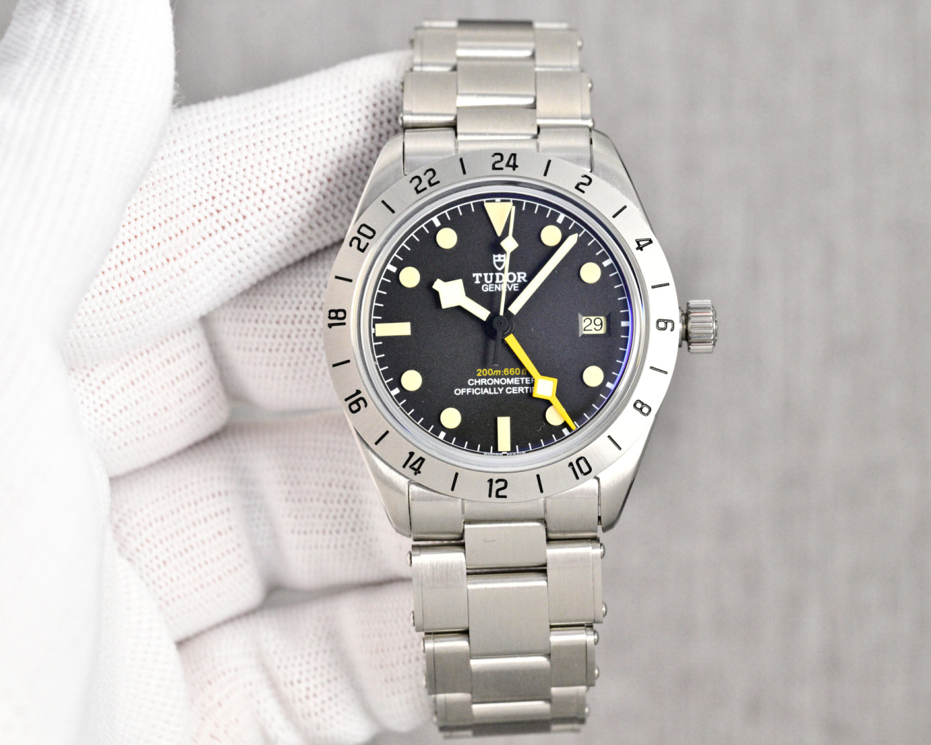 Rolex GMT-Master 39mm Black / White - watch1729 - Image 2