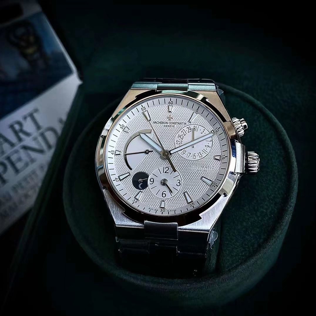 Vacheron Constantin Overseas 42mm Silver - watch2098 - Image 2