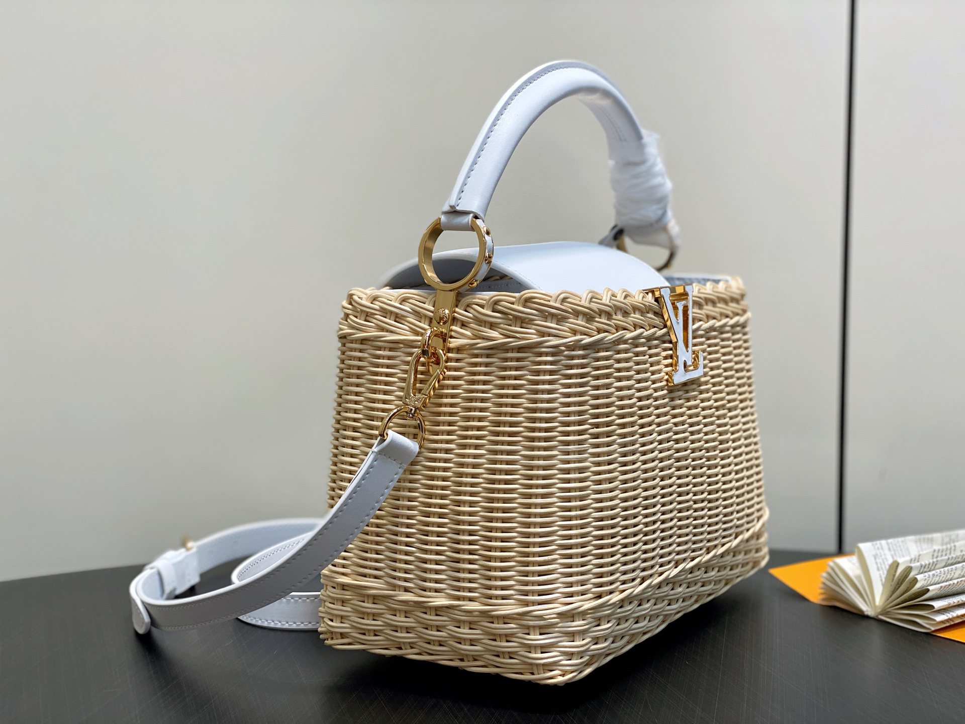 lv0332 Louis Vuitton M11617 M24976 M26005 M26025 cap Top Handle Bag Small - Image 2