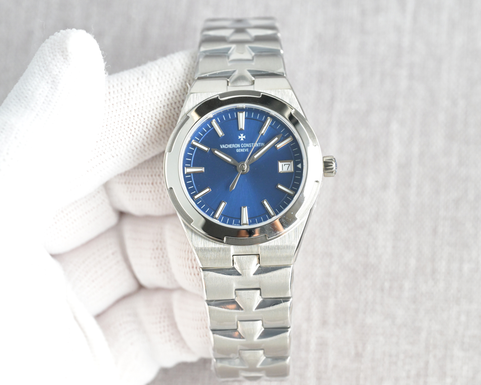 Vacheron Constantin Overseas 33mm White / Silver - watch0051 - Image 3