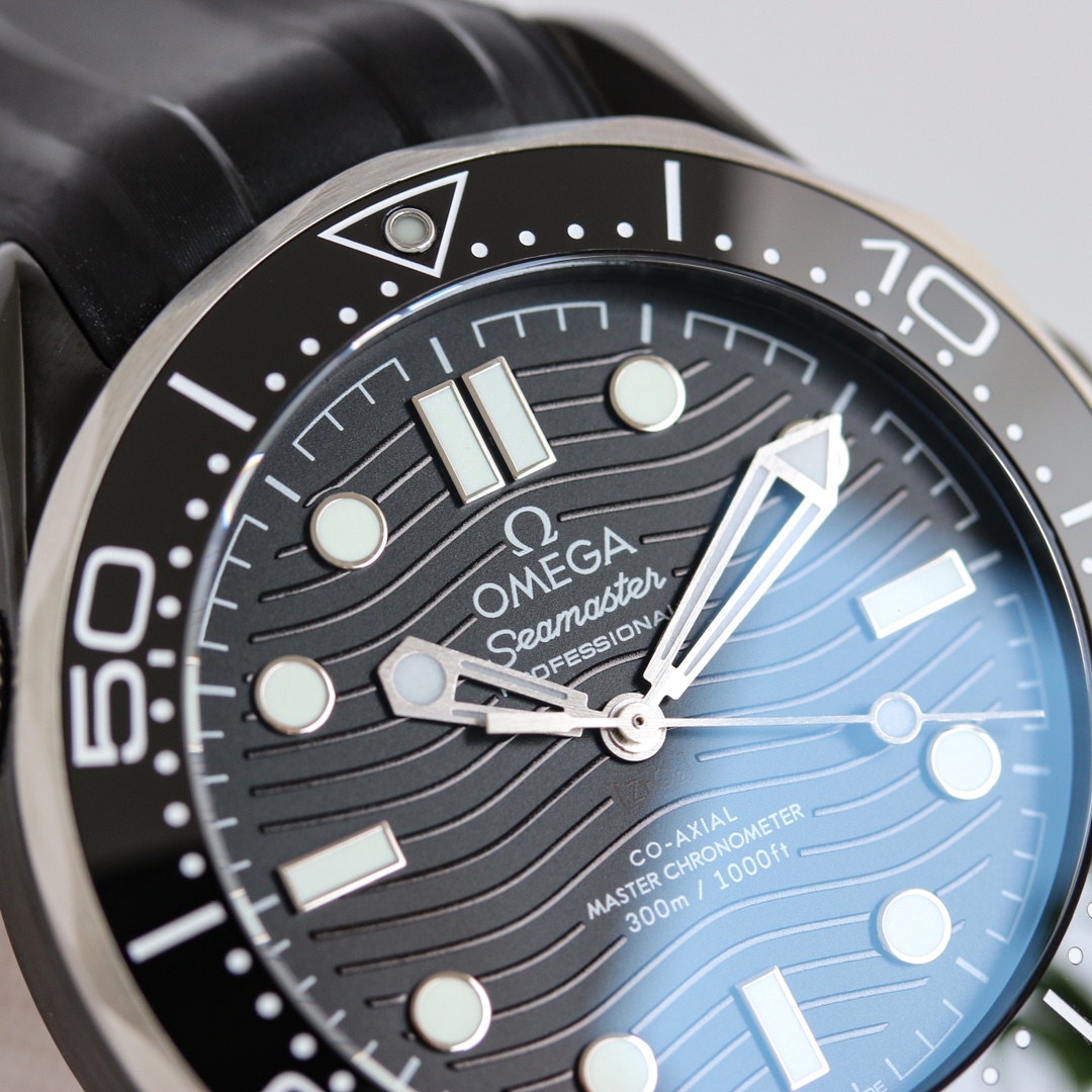 Omega Seamaster Black - watch0060 - Image 3