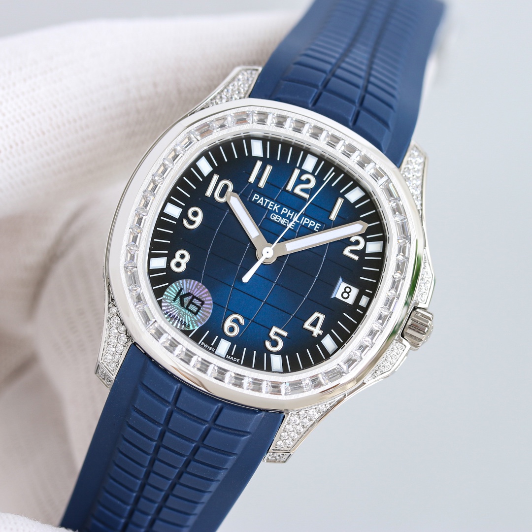 Patek Philippe Aquanaut 40mm White / Rose Gold - watch0157 - Image 3