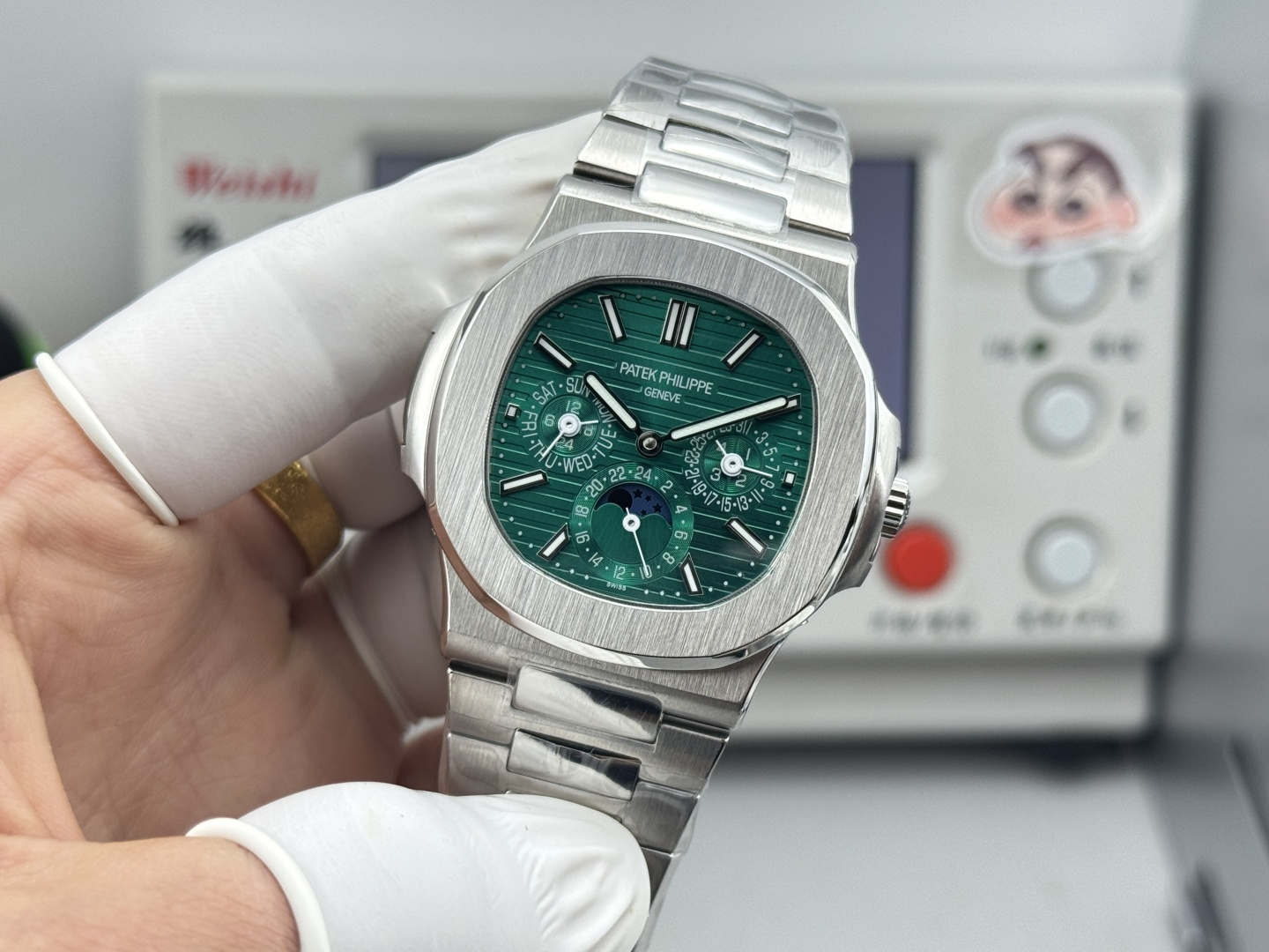 Patek Philippe Nautilus 40mm - watch0178 - Image 3