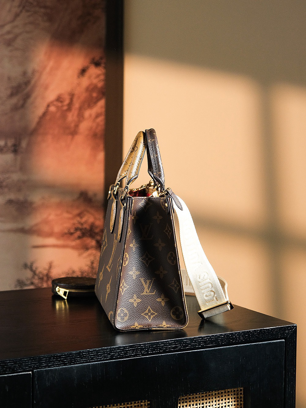 lv0085 Louis Vuitton M46373 OnTheGo Wallet Small with Dynamic Code - Image 3