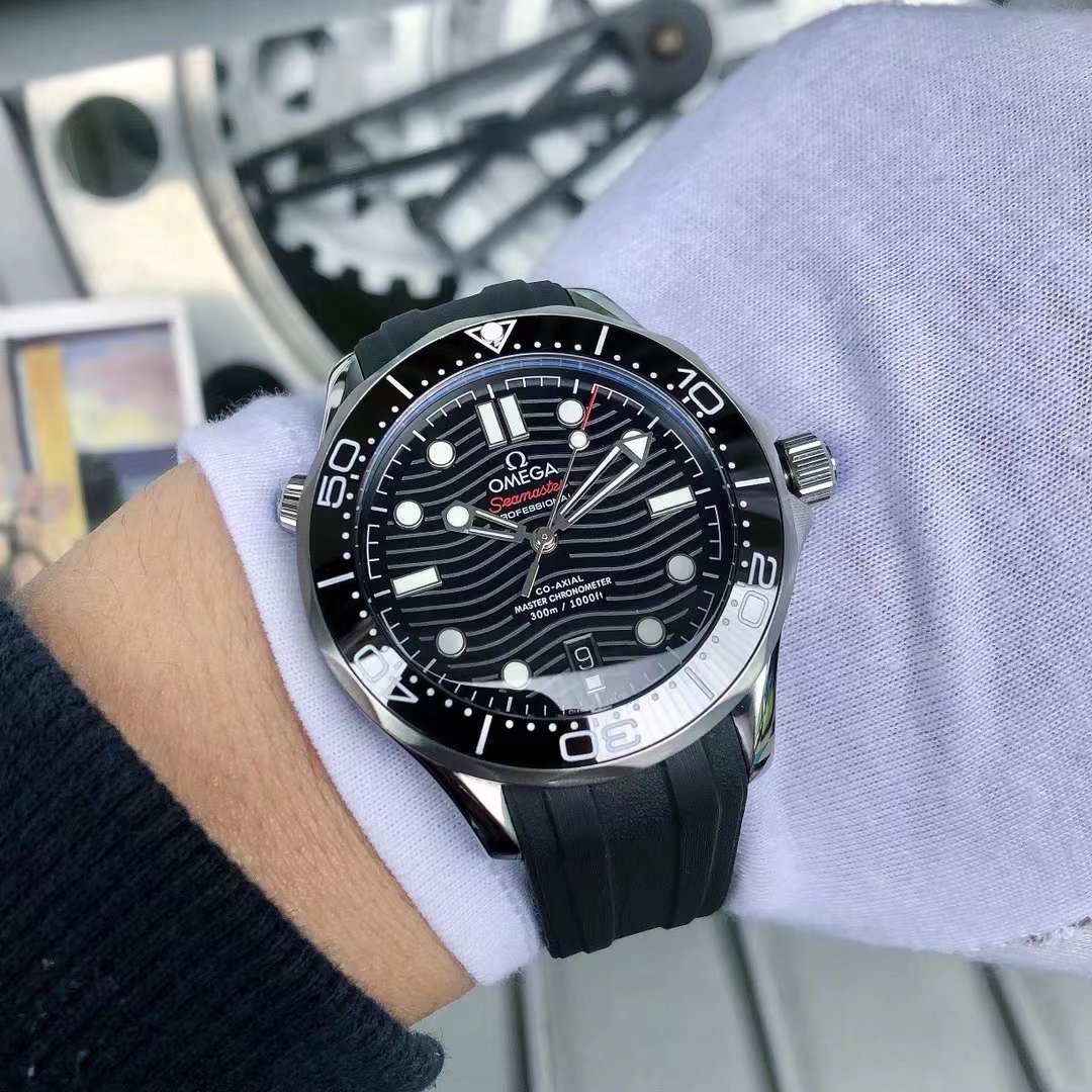 Omega Seamaster 45mm Silver - watch0210 - Image 3
