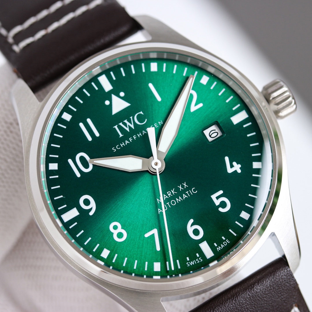 IWC Pilot 40mm White / Blue - watch0241 - Image 3