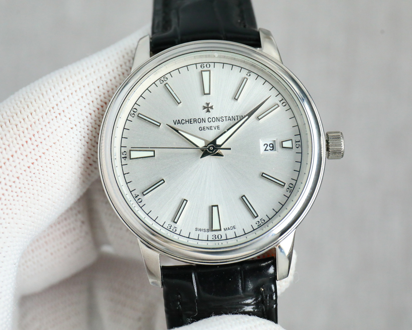 Vacheron Constantin Overseas 40mm White / Gold - watch0389 - Image 3