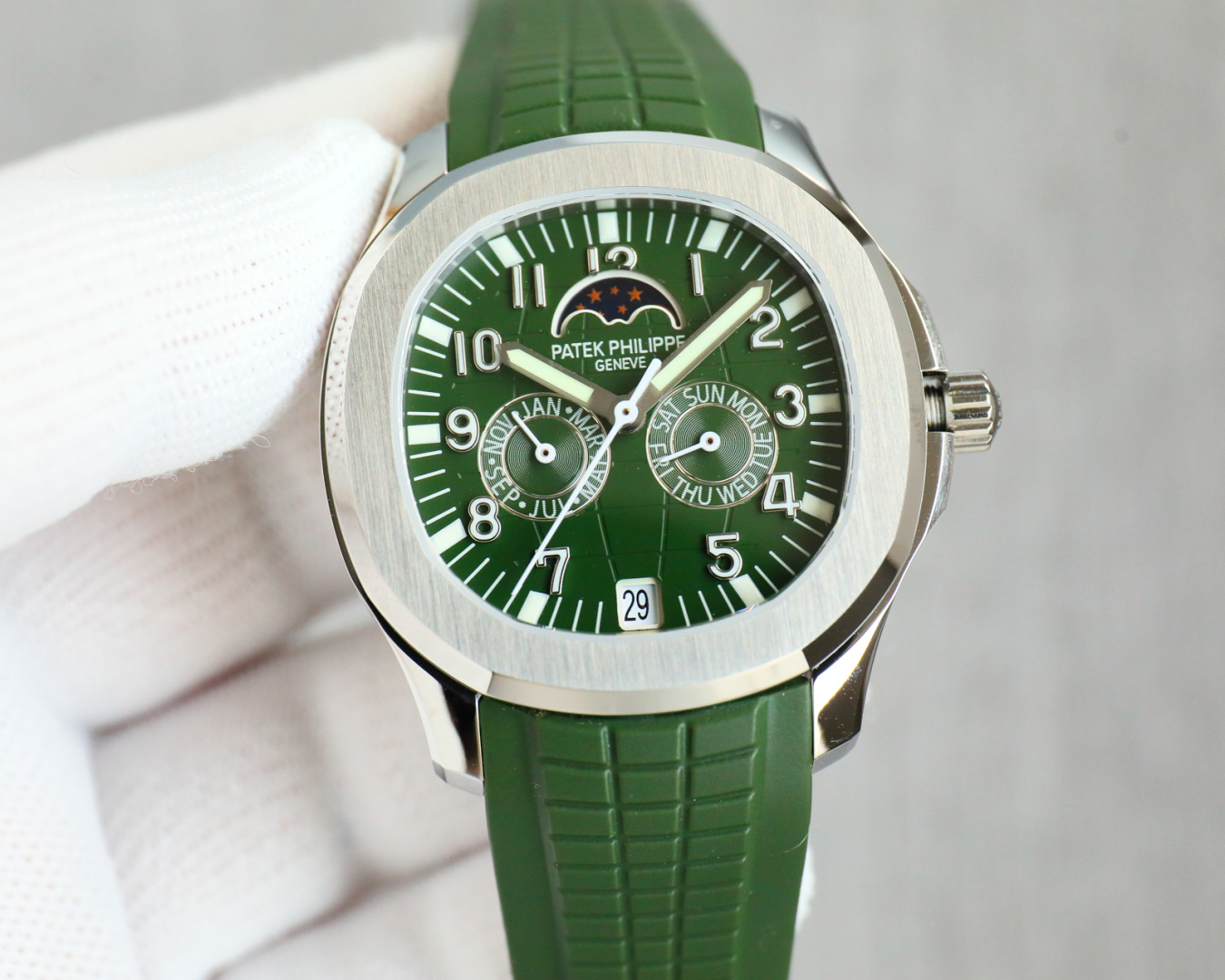 Patek Philippe Aquanaut 39.9mm White / Blue - watch0511 - Image 3
