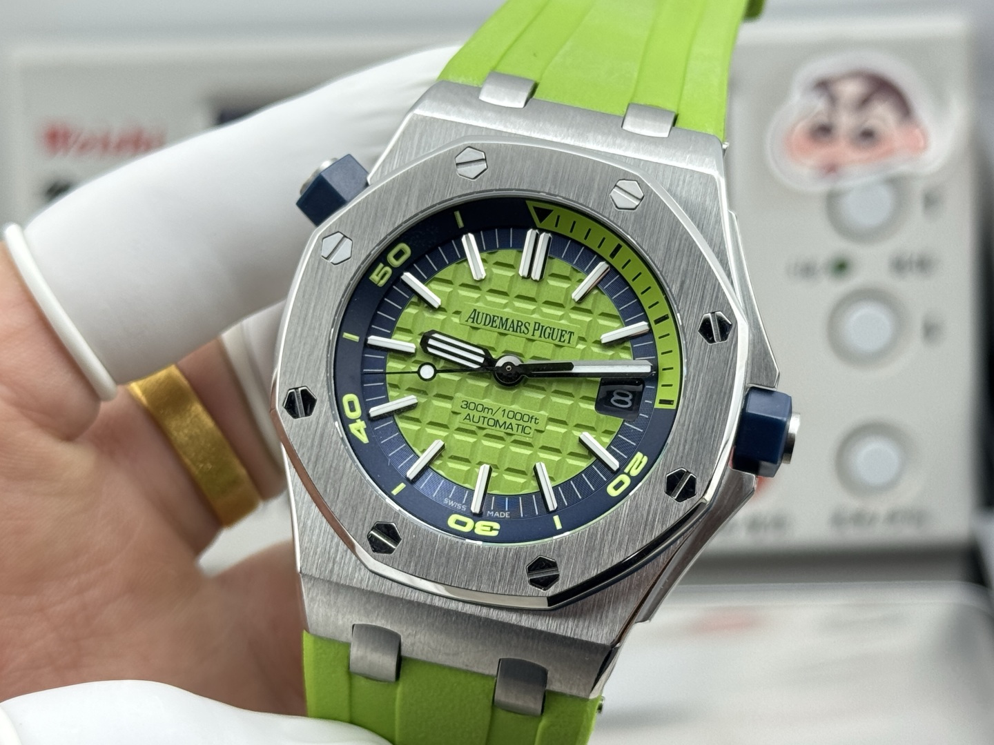 Audemars Piguet Royal Oak 42mm White / Rose Gold - watch0577 - Image 3