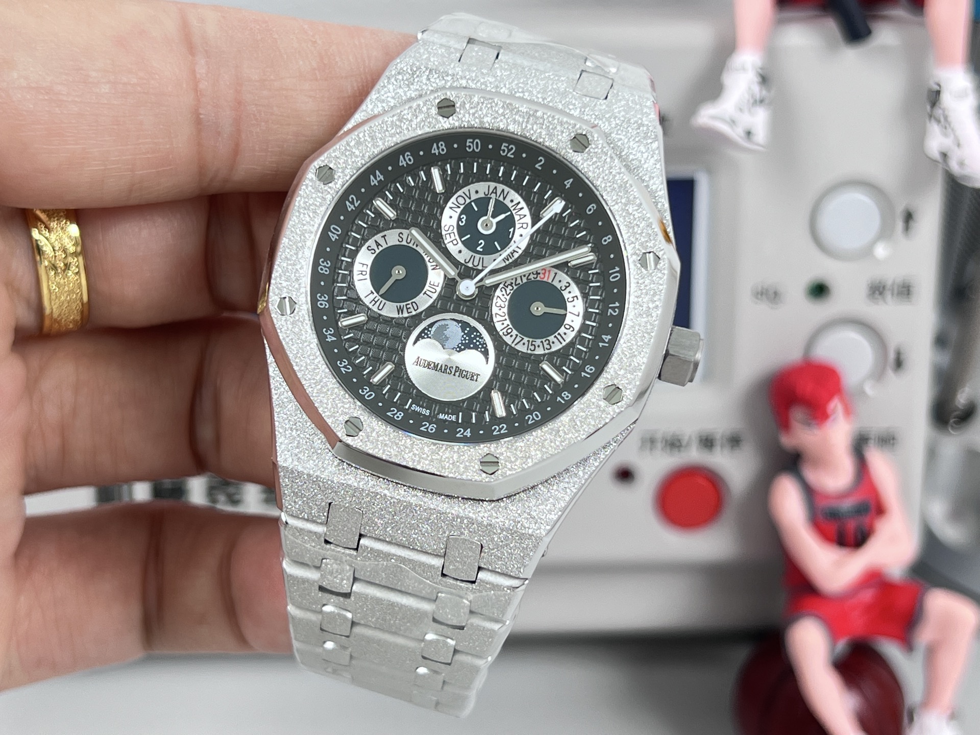 Audemars Piguet Royal Oak 41mm Rose Gold / Silver - watch0690 - Image 3