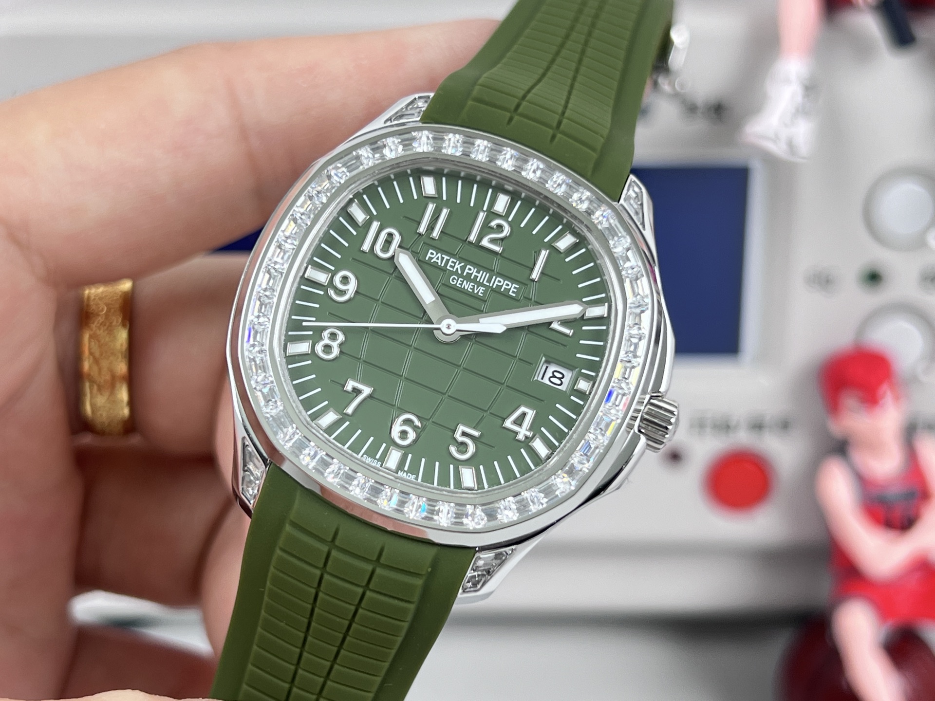 Patek Philippe Aquanaut 38.8mm White / Silver - watch0693 - Image 3