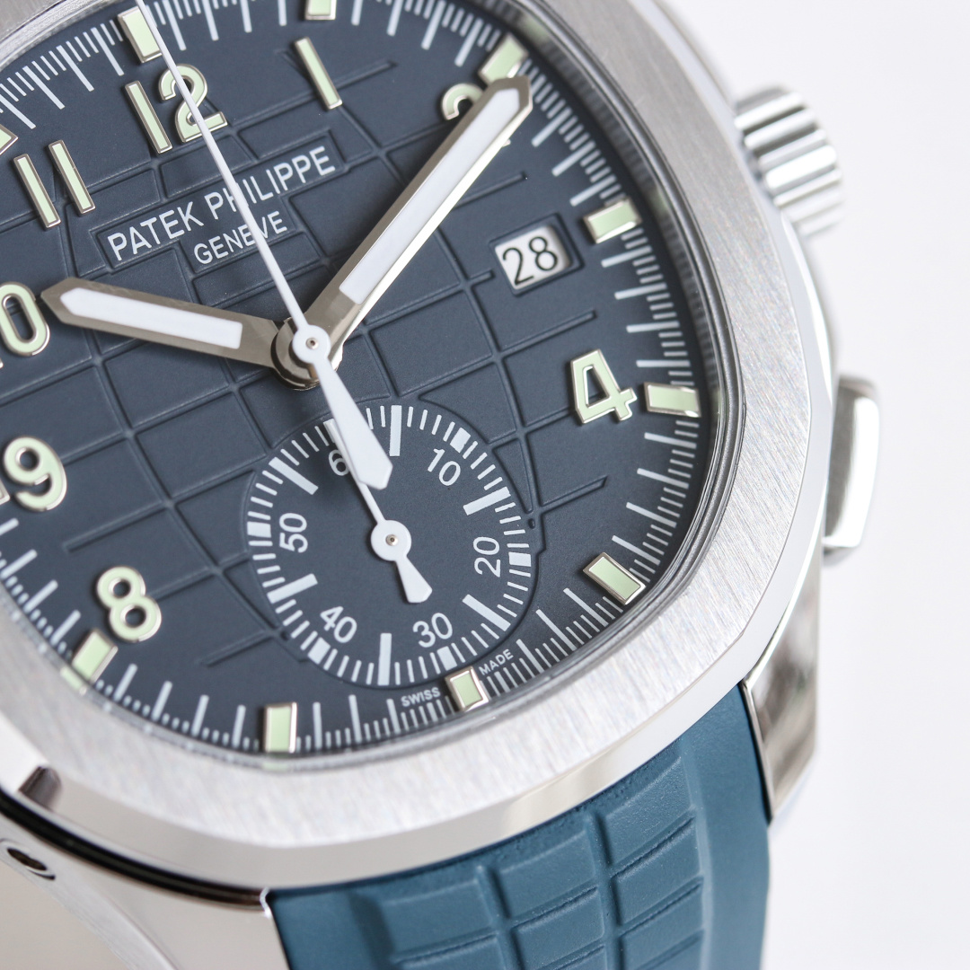 Patek Philippe Aquanaut 42.2mm Rose Gold - watch0757 - Image 3