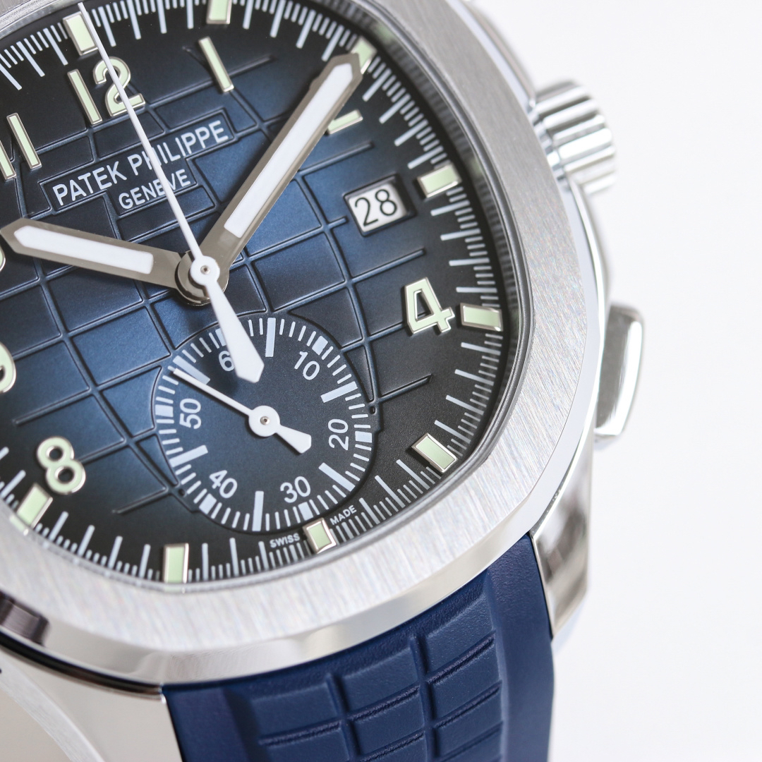 Patek Philippe Aquanaut Rose Gold - watch0763 - Image 3