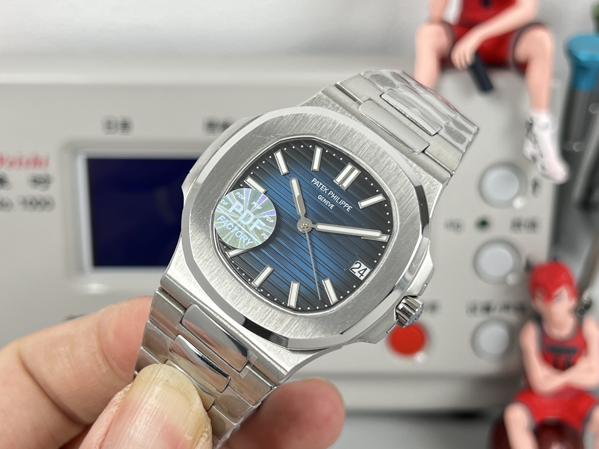 Patek Philippe Nautilus 40mm Blue / Silver - watch0779 - Image 3
