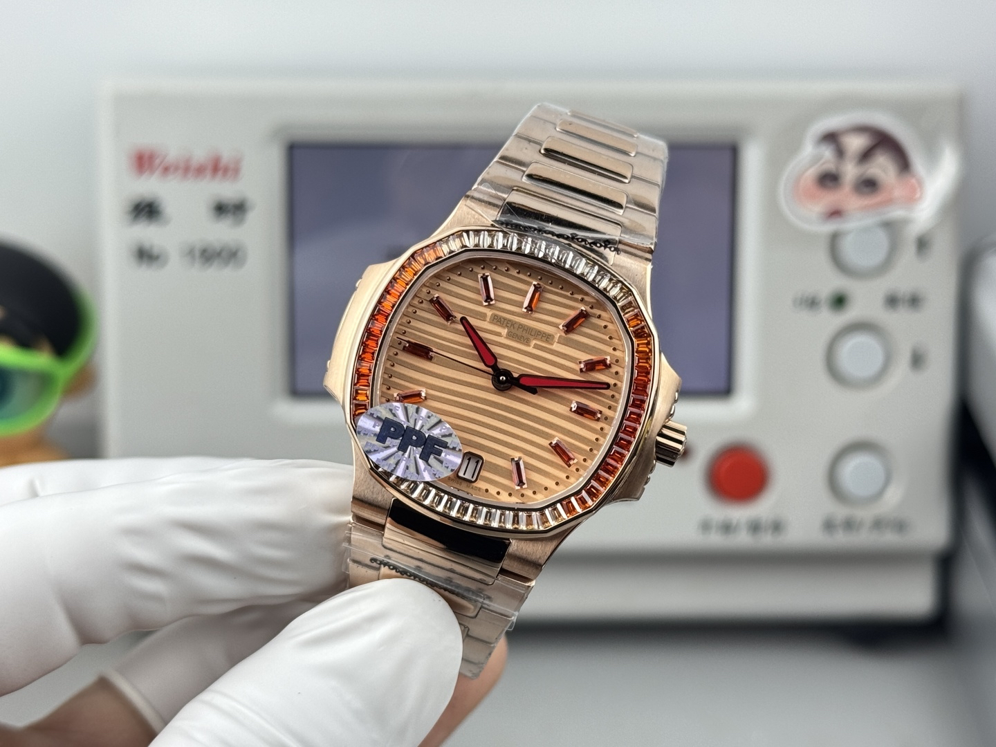 Patek Philippe Nautilus 35.2mm Rose Gold - watch0789 - Image 3
