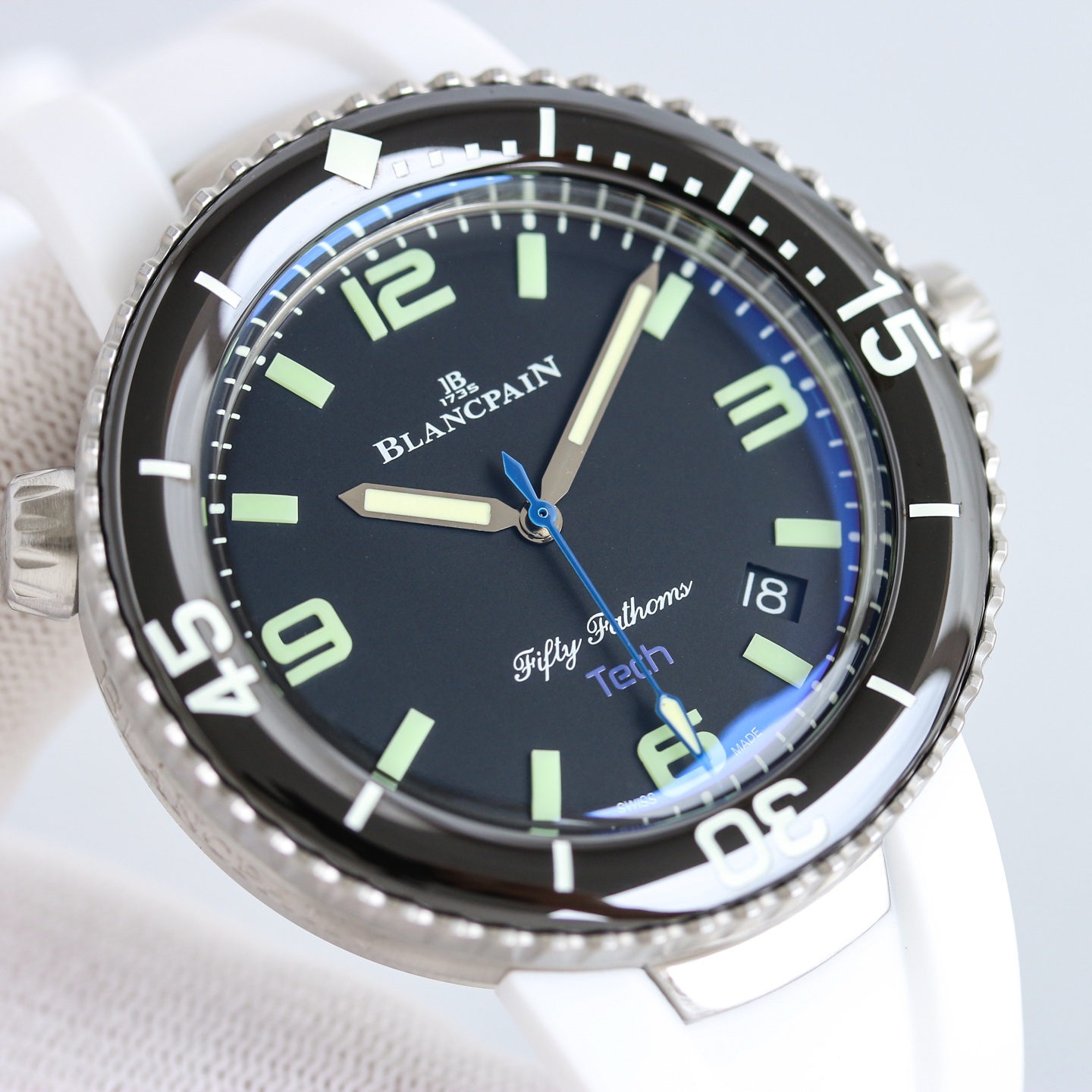 Blancpain Fifty Fathoms 45mm Black / White - watch0850 - Image 3