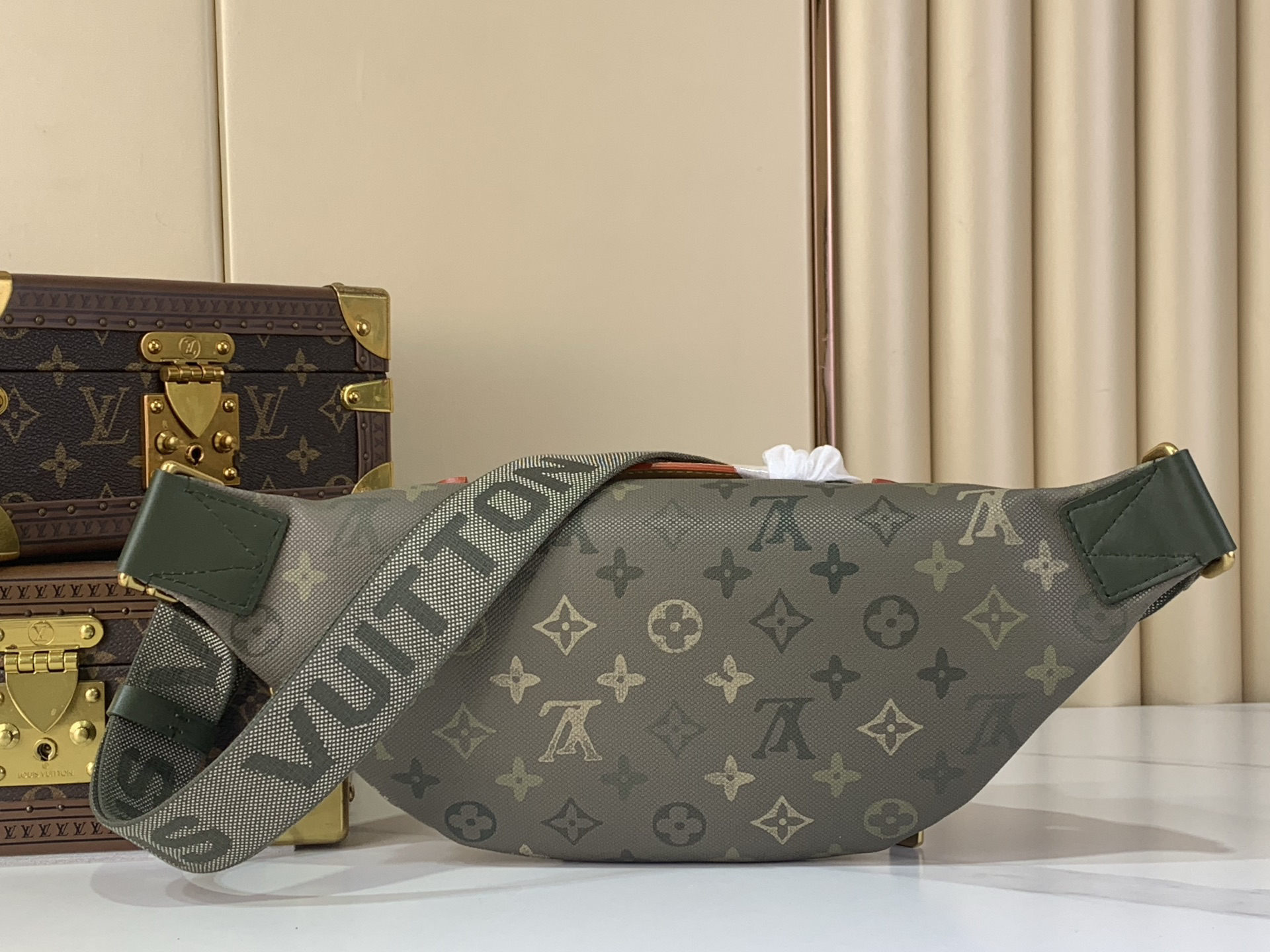 lv0161 Louis Vuitton M26933 RUSH Shoulder Bag - Image 3