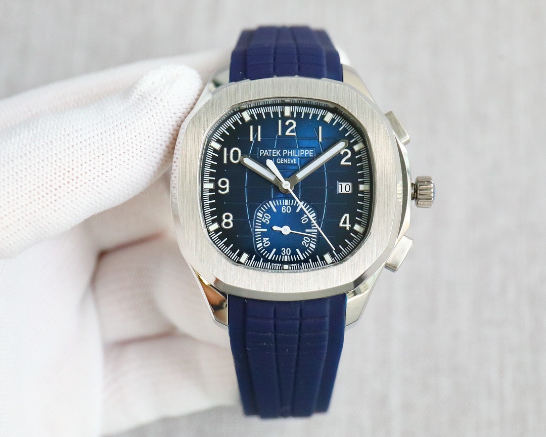 Patek Philippe Aquanaut 42.2mm White / Gold - watch0976 - Image 3