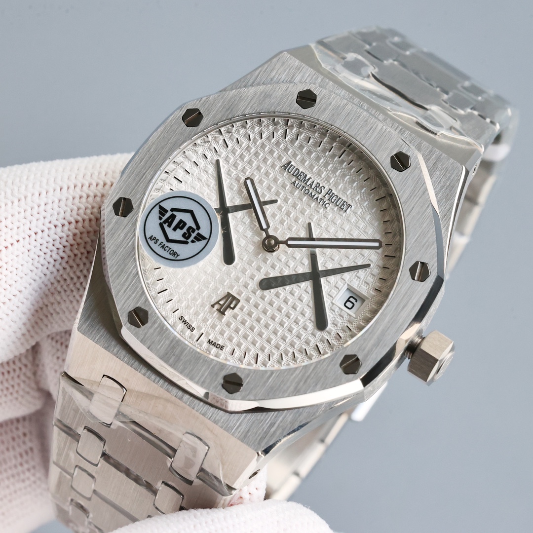 Classic Watch 41mm Gold / Silver - watch1113 - Image 3