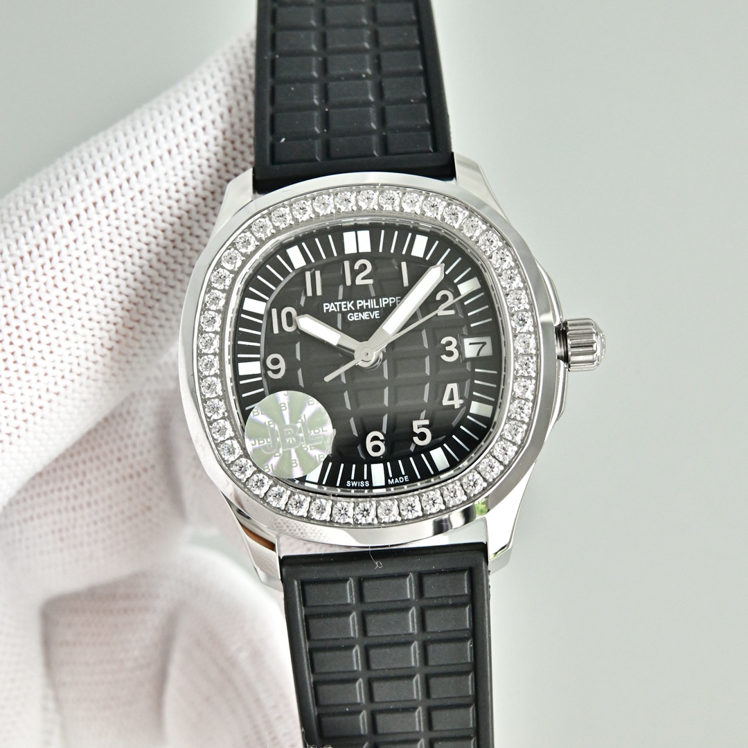 Patek Philippe Aquanaut 35.6mm White / Rose Gold - watch1183 - Image 3