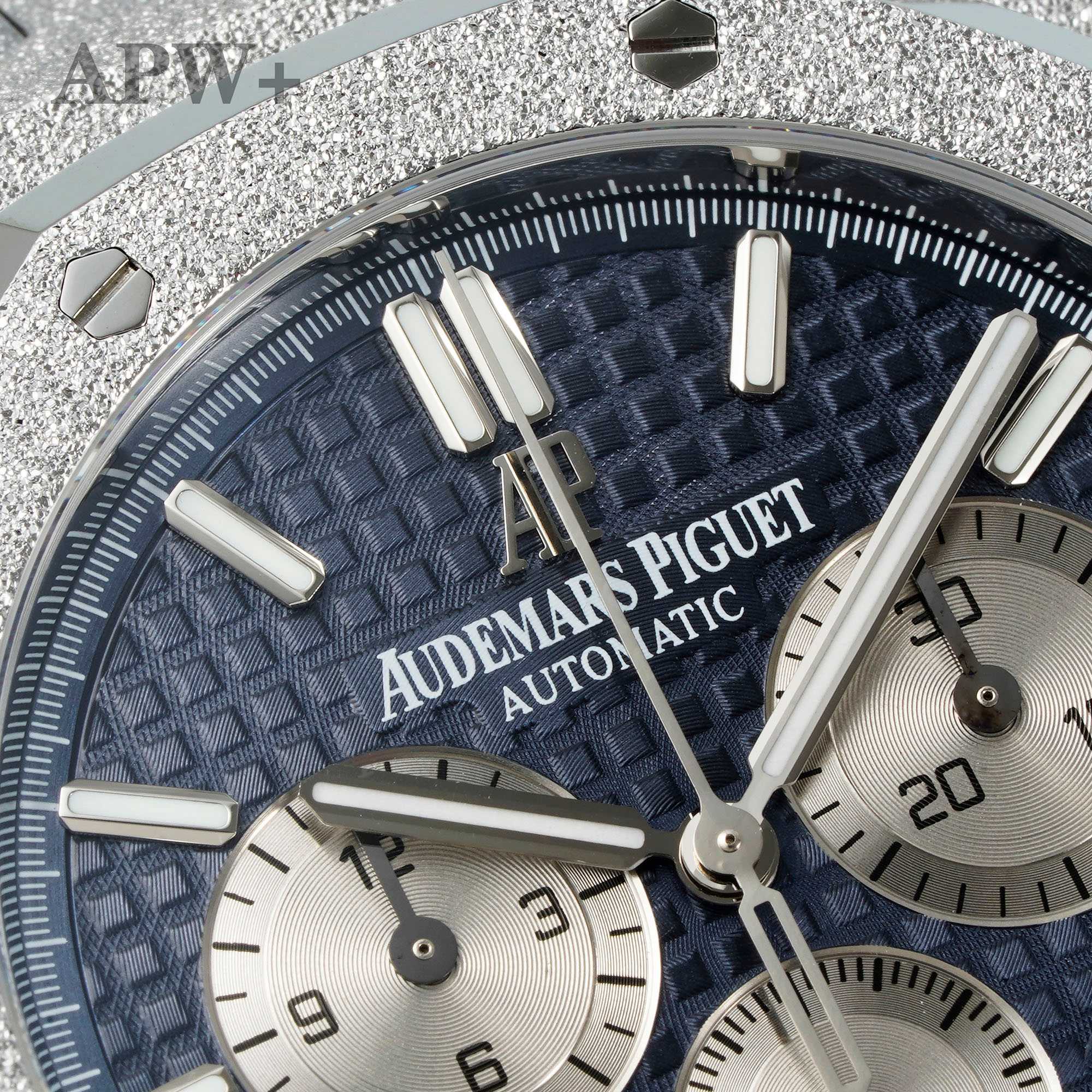 Audemars Piguet Royal Oak 41mm White / Gold - watch1261 - Image 3