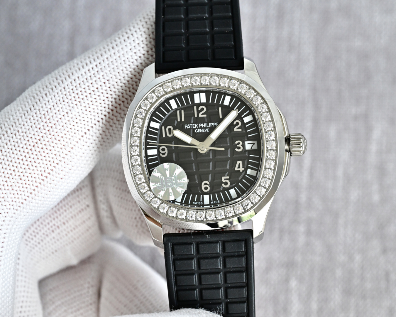 Patek Philippe Aquanaut 35.6mm White / Gold - watch1295 - Image 3