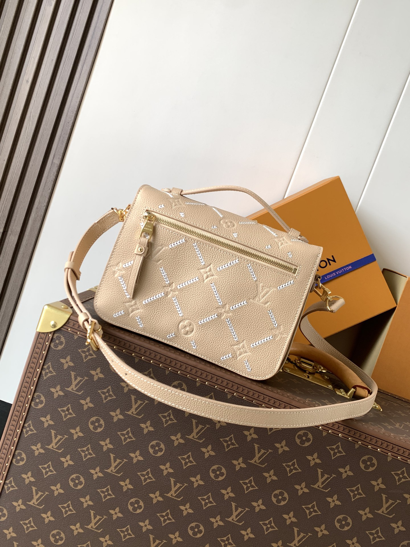lv0190 Louis Vuitton M46613 M29497 M27357 M273 Top Handle Bag Medium with Dynamic Code - Image 3
