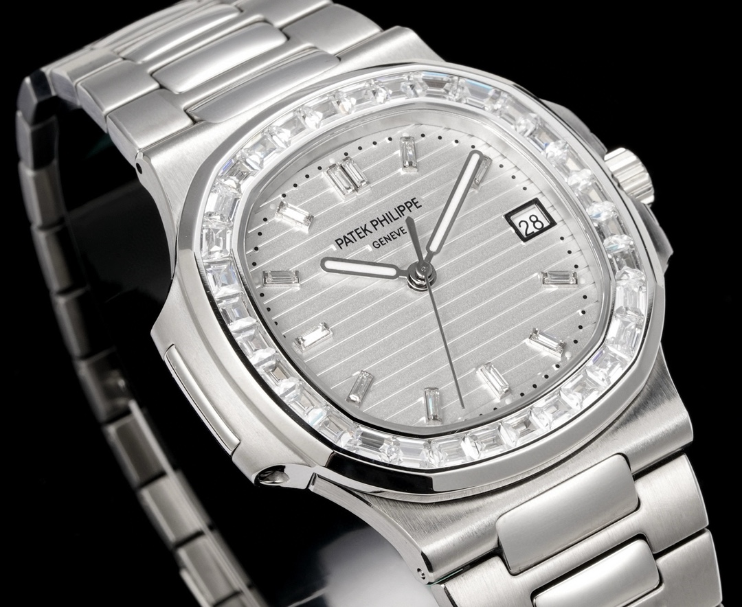 Patek Philippe Nautilus 40mm White / Silver - watch1453 - Image 3