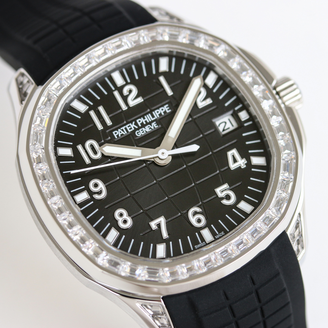 Patek Philippe Aquanaut 38.8mm White / Gold - watch1725 - Image 3