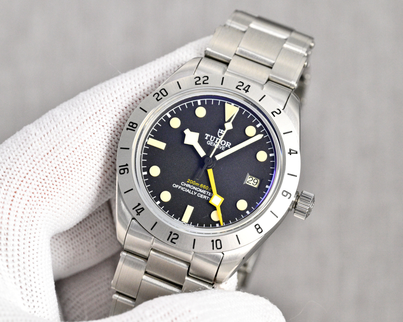 Rolex GMT-Master 39mm Black / White - watch1729 - Image 3