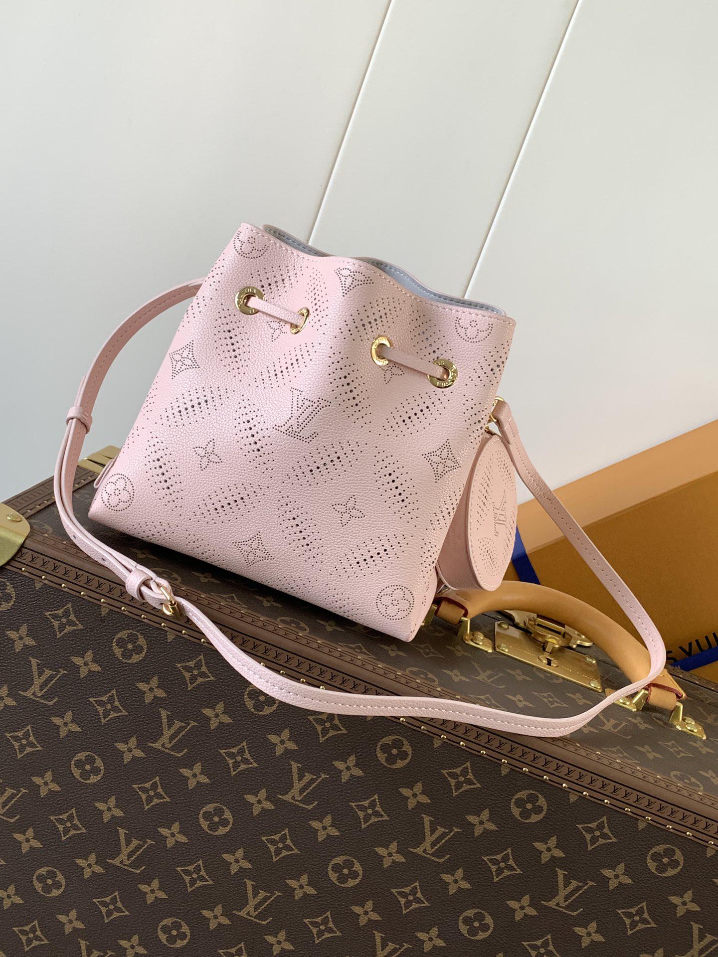 lv0237 Louis Vuitton M13840 Bella Top Handle Bag with Dynamic Code - Image 3